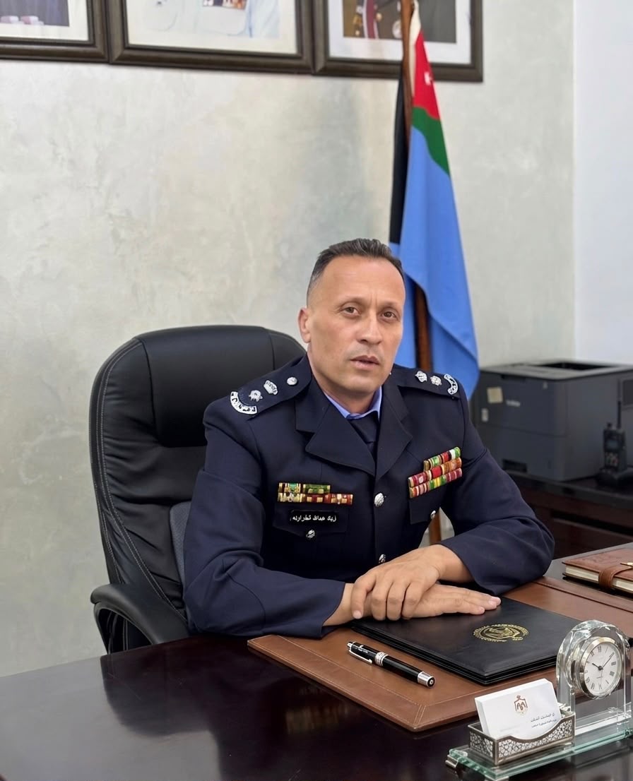 سعد الرواشدة يهنئ المقدم زياد الطراونة بمناسبة الترفيع