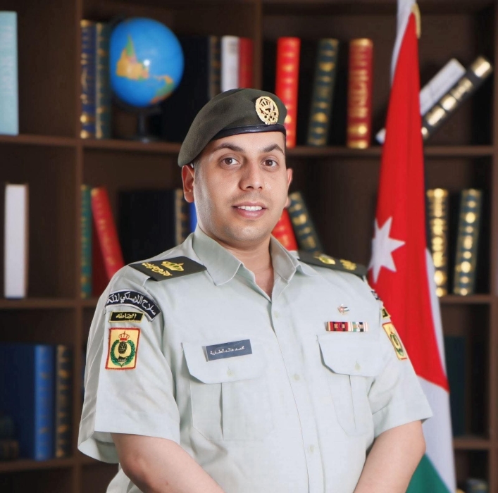 الجبور يهنئ العميد الركن المتقاعد خالد العقاربة بترفيع نجله محمد إلى رتبة رائد