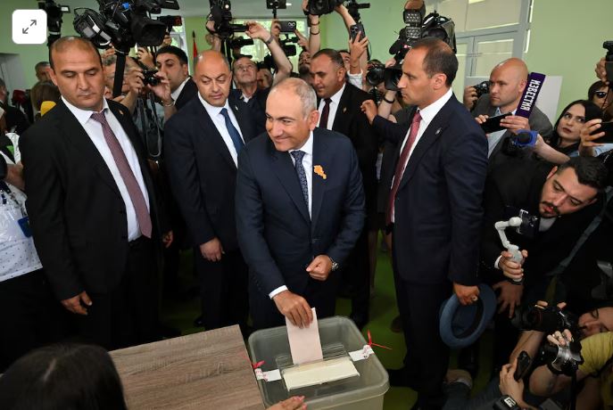 رئيس وزراء أرمينيا يعلن الفوز في الانتخابات البرلمانية واستمرار فرز الأصوات
