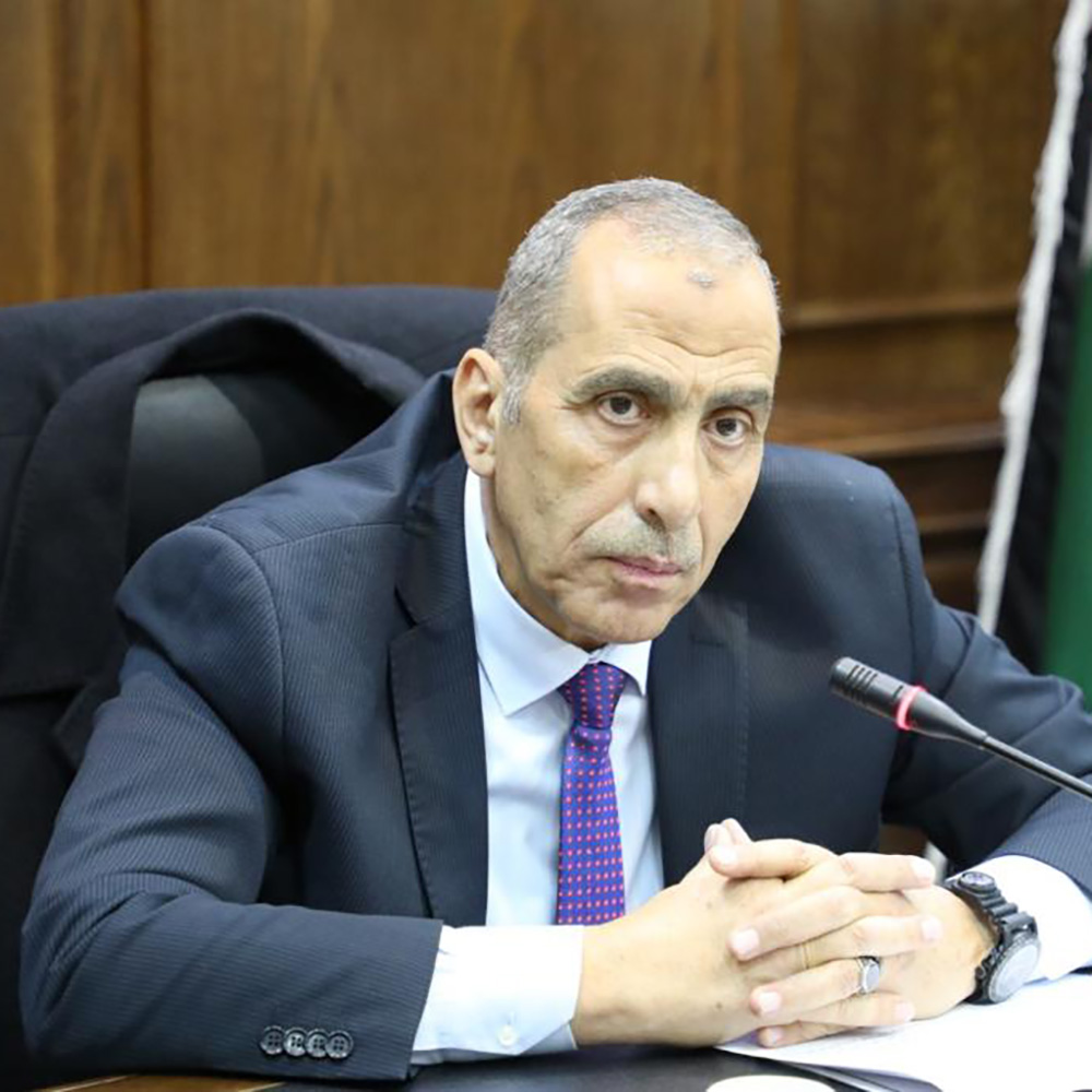 الحمود يكتب ‏اليسَ مكنم رجلٌ رشيد رقم (٢)