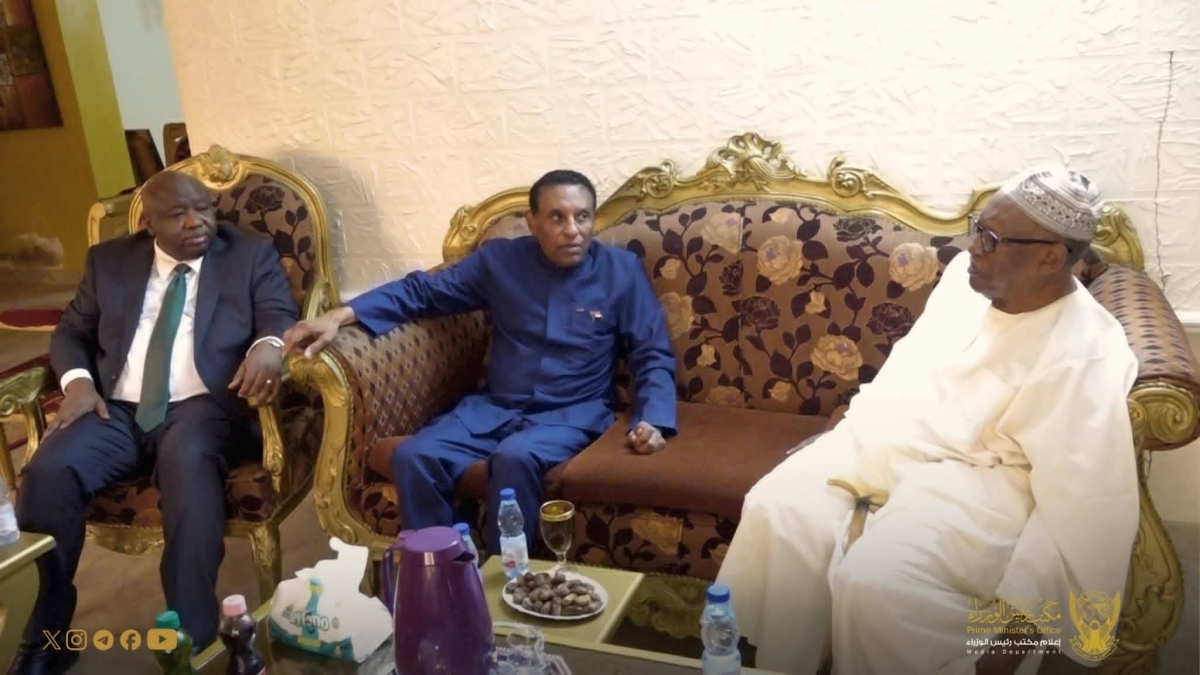 رئيس الوزراء السوداني  يسجل زيارة إجتماعية للهرم الاعلامي بروفيسور علي شمو