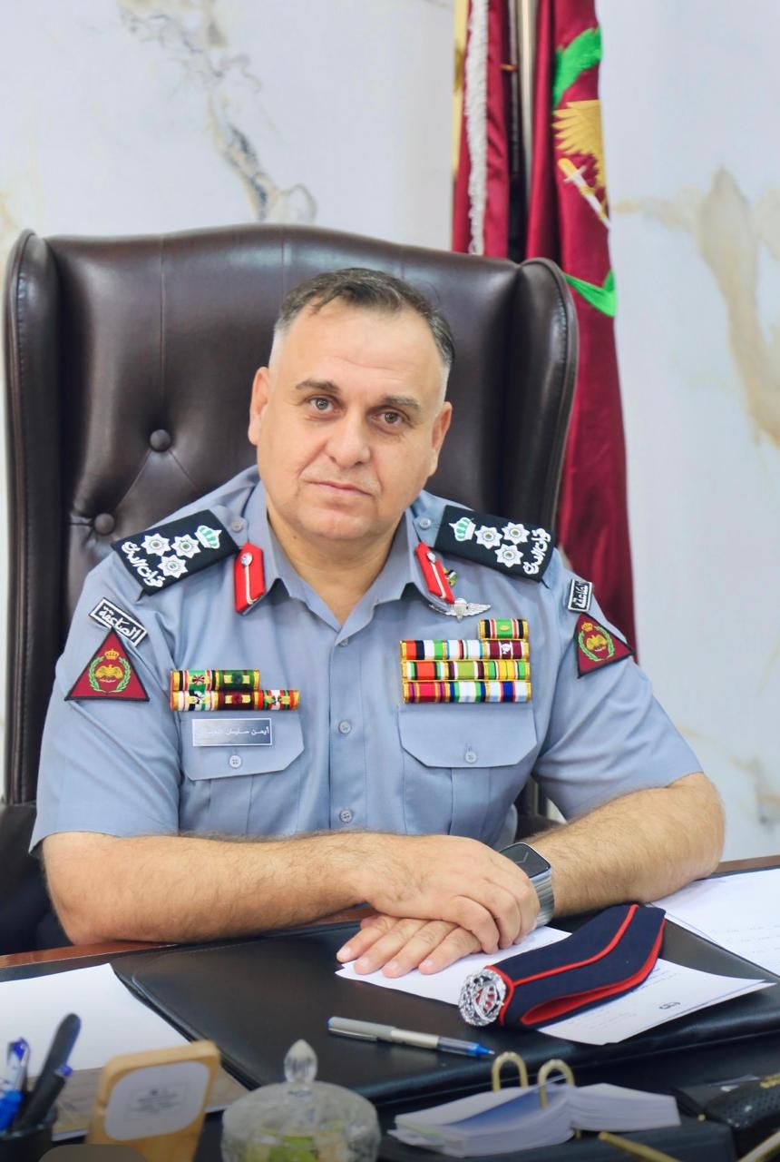 النعيمات يهنئون العميد الركن ايمن سليمان النعيمات بمناسبة الترفيع