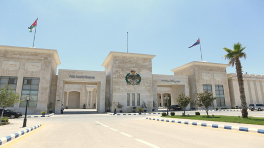 عاجل : احالة 9 عمداء و16 عقيدا من ضباط الأمن العام إلى التقاعد.. أسماء