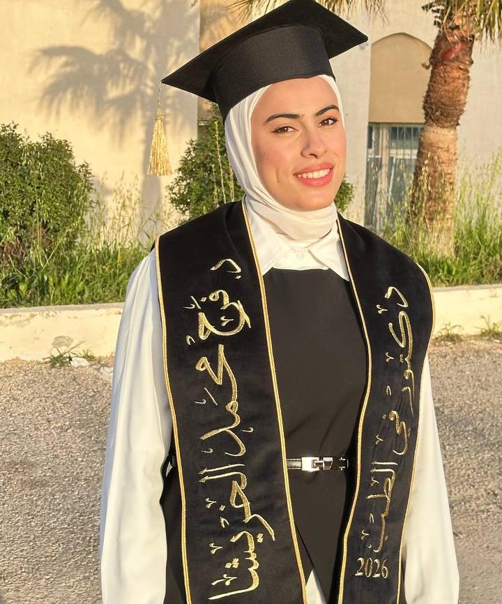 أسرة الخريشا تحتفي بتخرج الدكتورة فرح محمد سيار الخريشا من كلية الطب بجامعة مؤتة