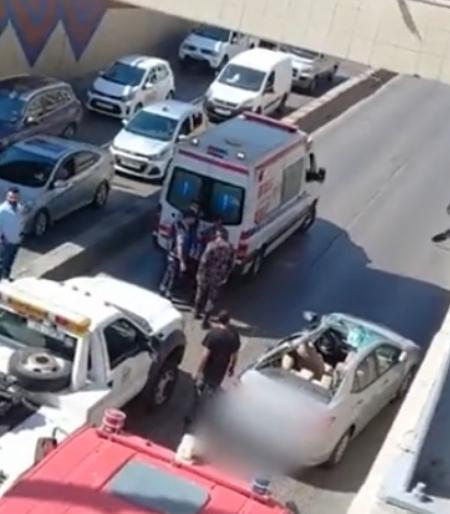 حادث تصادم ثلاثي يسبب تباطؤاً مرورياً على مدخل نفق شارع مكة في عمّان