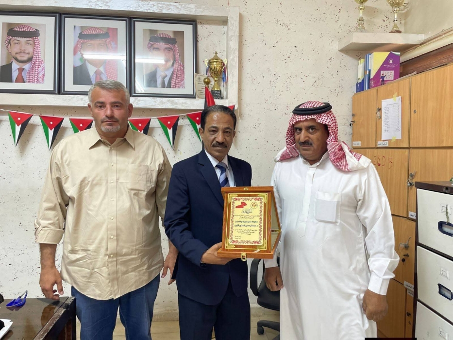 مدير تربية الموقر يرعى حفل تكريم الداعمين في مدرسة النقيرة الثانوية للبنين...صور