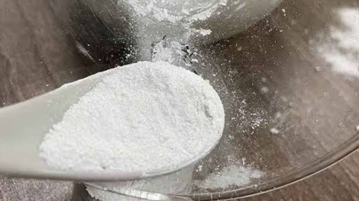 ما أبرز المخاطر الصحية لمادة ثاني أكسيد التيتانيوم التي تم ضبطها في بعض منتجات الجميد؟