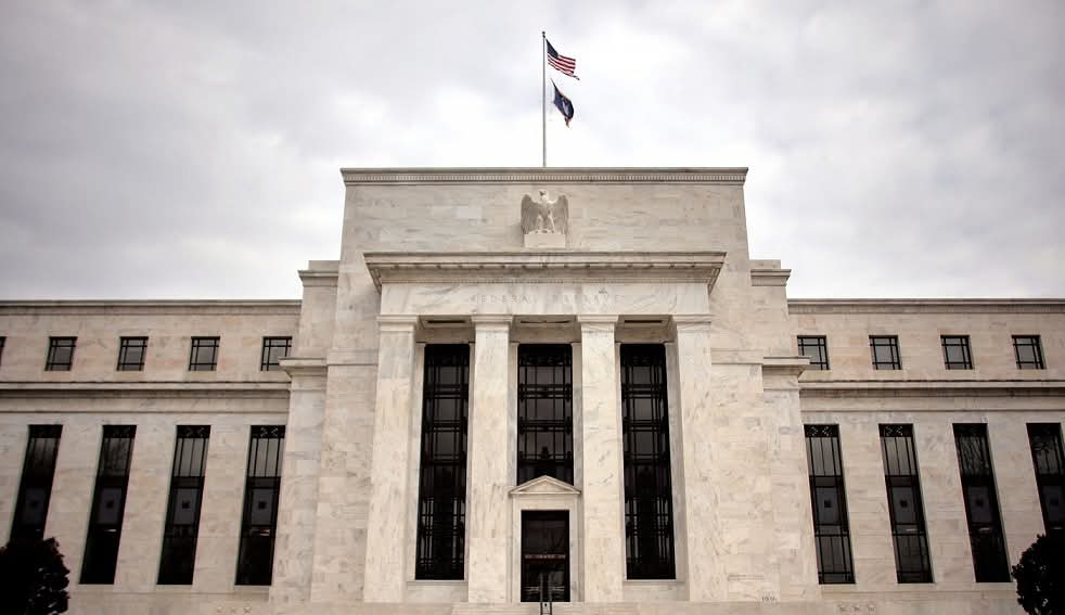 مجلس الاحتياطي الفيدرالي الأمريكي يثبت سعر الفائدة