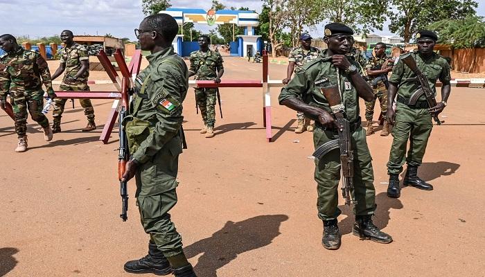 13 قتيلا بينهم 11 جنديا.. النيجر تعلن حصيلة هجوم مطار نيامي