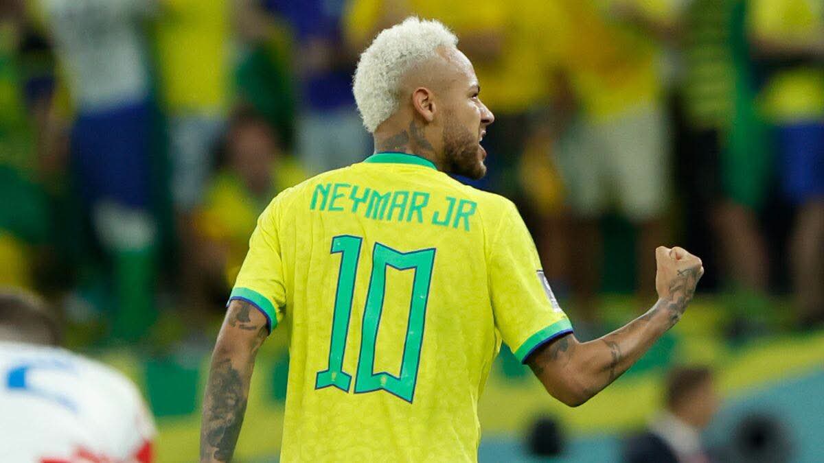 رئيس البرازيل يسخر من نيمار بسبب الإصابة: أول لاعب يُستدعى إلى المنتخب عن بُعد