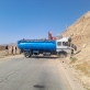 كوادر أشغال الكرك تتعامل مع حادث تدهور تنك مياه على طريق الكرك الأغوار...صور