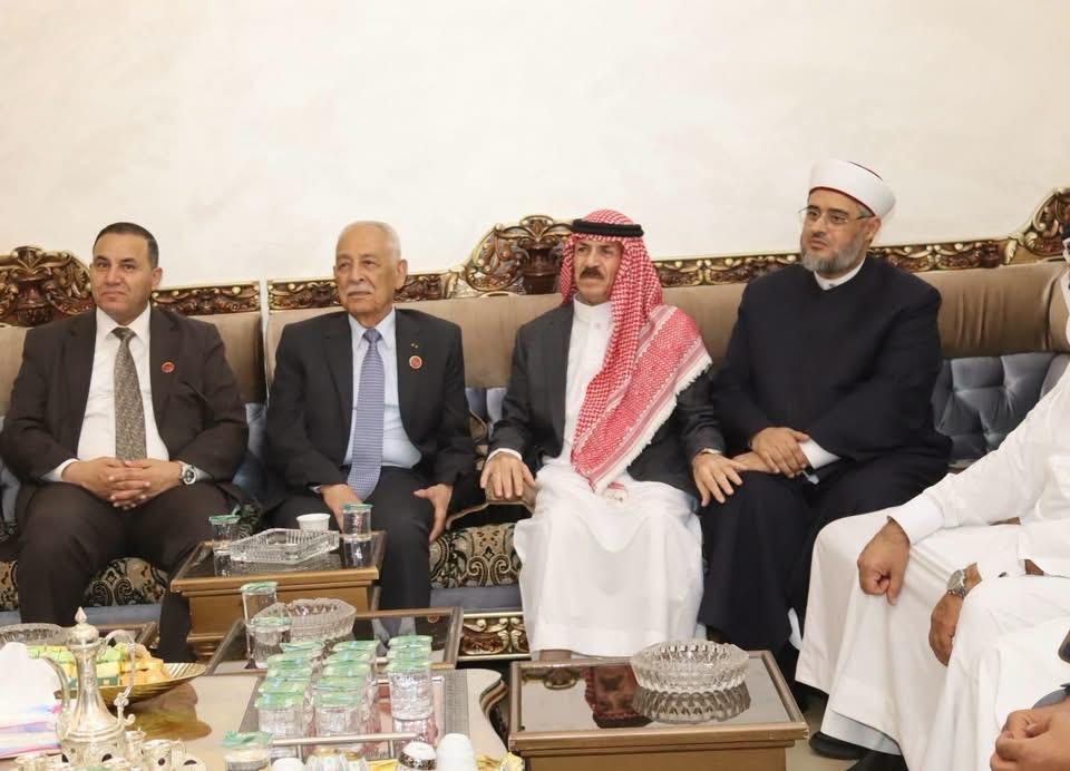 العيسوي يطمئن على صحة الشيخ تركي الخزاعلة وينقل له تحيات جلالة الملك وتمنياته بالشفاء العاجل