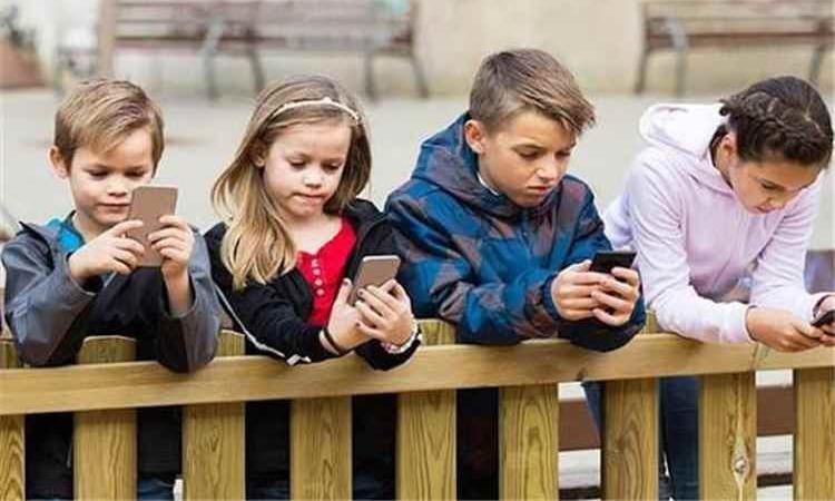 دولة خليجية تُقرر حظر التواصل الاجتماعي على الأطفال دون 15 عاماً.. تفاصيل القرار الصادم