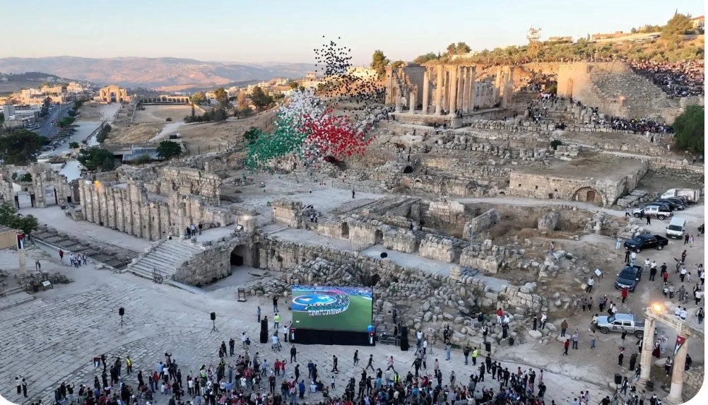 زين تشارك الأردنيين تشجيع النشامى وتزيّن سماء عمان وجرش بألوان العلم