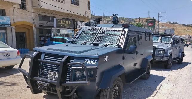 بلدية كفرنجة تغلق محلات غير مرخصة في عين البستان بالشمع الأحمر