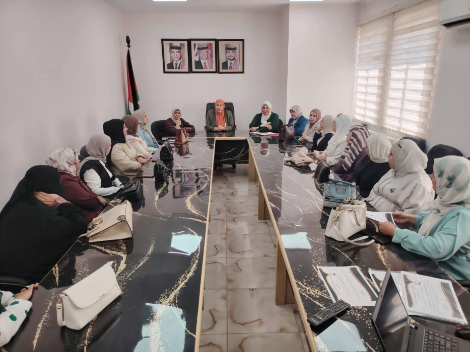 الشطناوي تكرم القائمين على اختبار بيرلز الدولي تقديراً لجهودهم المتميزة
