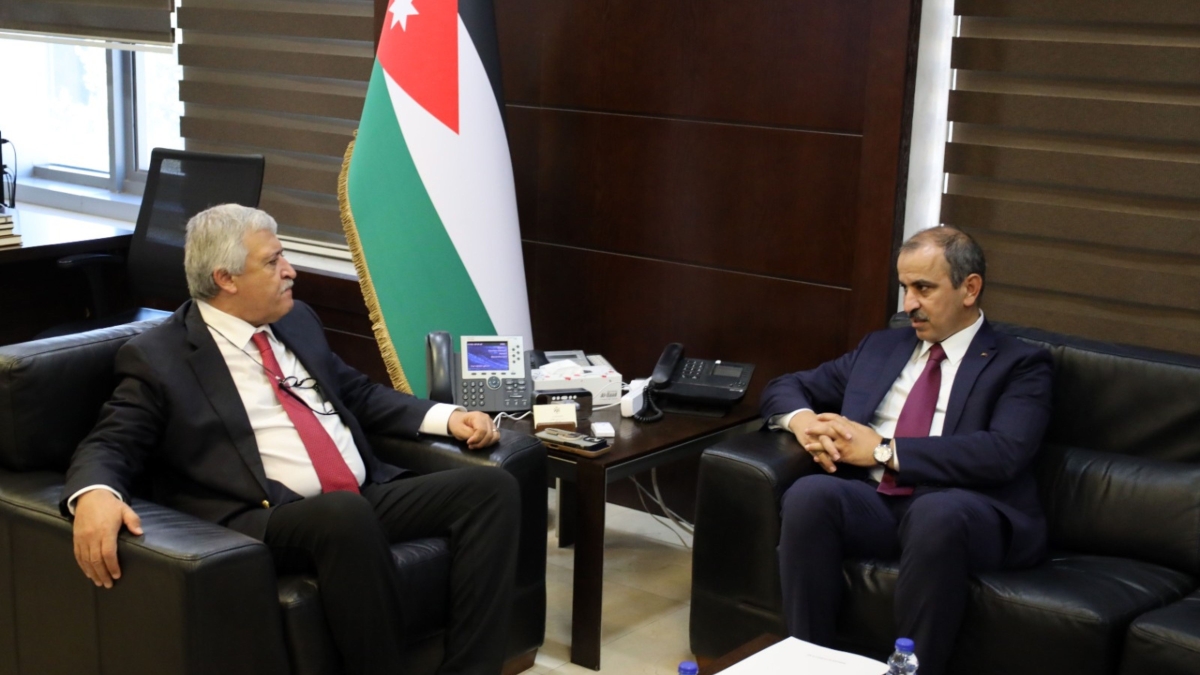 القطامين والسفير التركي يؤكدان أهمية توسيع التعاون في مشاريع النقل والربط السككي