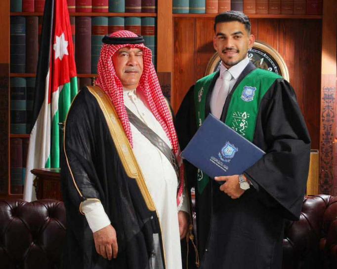 تهنئة بمناسبة تخرج محمد هايل العمرو وحصوله على البكالوريوس في الحقوق بتقدير امتياز