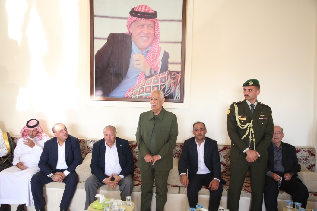 مندوبا عن الملك وولي العهد...العيسوي يعزي عشيرة الزبن بني صخر...صور
