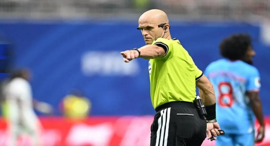 إشادة إسبانية بالحكم الأردني أدهم المخادمة بعد تألقه في مونديال 2026