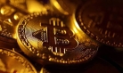 بيتكوين تقترب من 62 ألف دولار مدعومة بانتعاش واسع في سوق العملات الرقمية