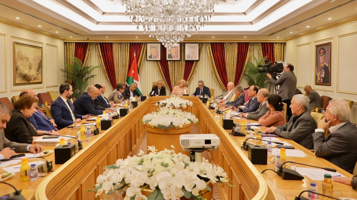 مشتركة في الأعيان تبحث آليات عمل جائزة الحسين بن عبد الله الثاني للعمل التطوعي