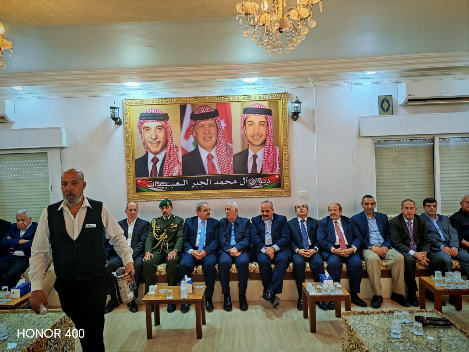 مندوبًا عن جلالة الملك وولي العهد .. رئيس الديوان الملكي يعزي آل عبيدات بوفاة والدة الدكتور محمد طالب عبيدات
