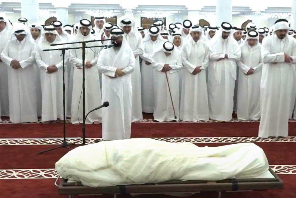 قطر تشيع الأمير الوالد الشيخ حمد بن خليفة آل ثاني في مشهد مهيب يملؤه الحزن والوفاء..صور