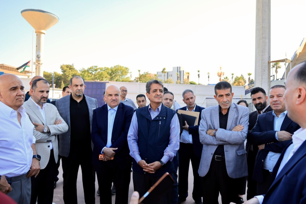 وزير الشباب يبحث مع أندية المحترفين في إربد مشروع تأهيل أرضية ملعب الحسن...صور